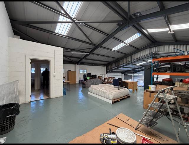 420M² WAREHOUSE TO LET IN EPPING INDUSTRIAL